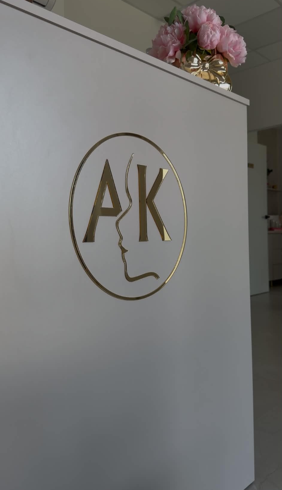 Recepcja AURUM ESTETIC — logo studia